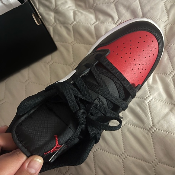 Air Jordan 1 Bred - Picture 2 of 4
